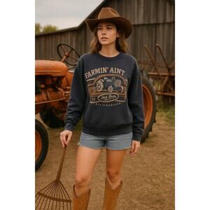 Vintage “Farmin’ Ain’t Easy” Tractor Graphic Sweatshirt – Medium